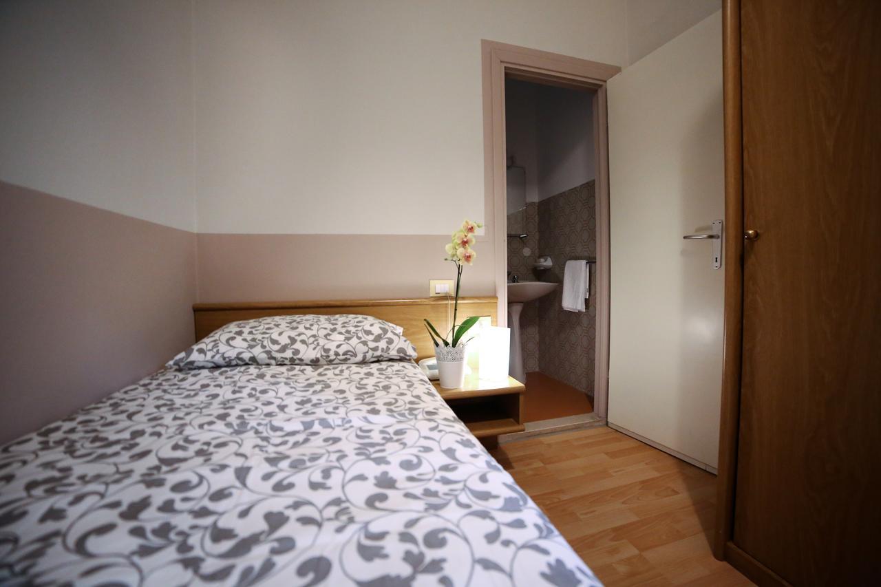 Albergo Livorno カシャーナ・テルメ エクステリア 写真